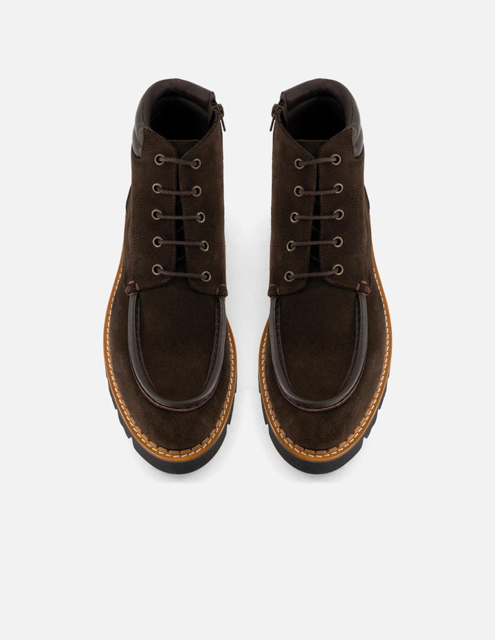 Botines café de ante para hombre con detalle acolchado