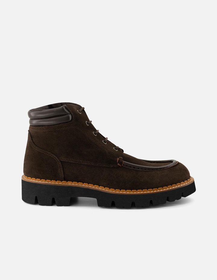 Botines café de ante para hombre con detalle acolchado