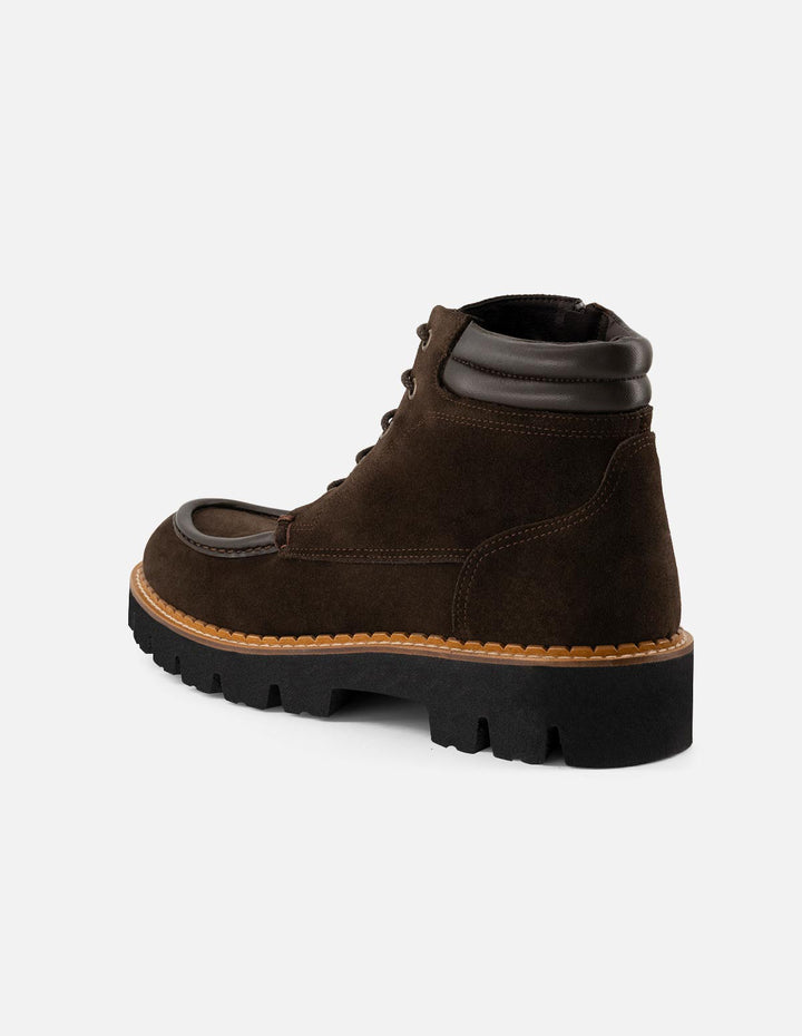 Botines café de ante para hombre con detalle acolchado