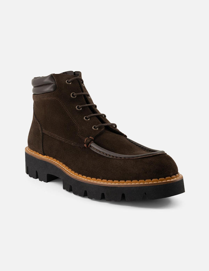 Botines café de ante para hombre con detalle acolchado