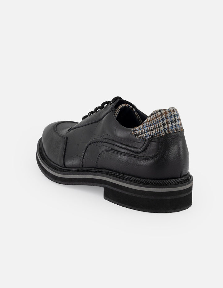 Zapato Blucher negro de piel coco y detalles en textil
