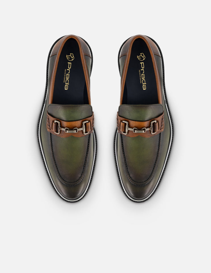 Mocasines verde de piel napa con borde plateado para hombre