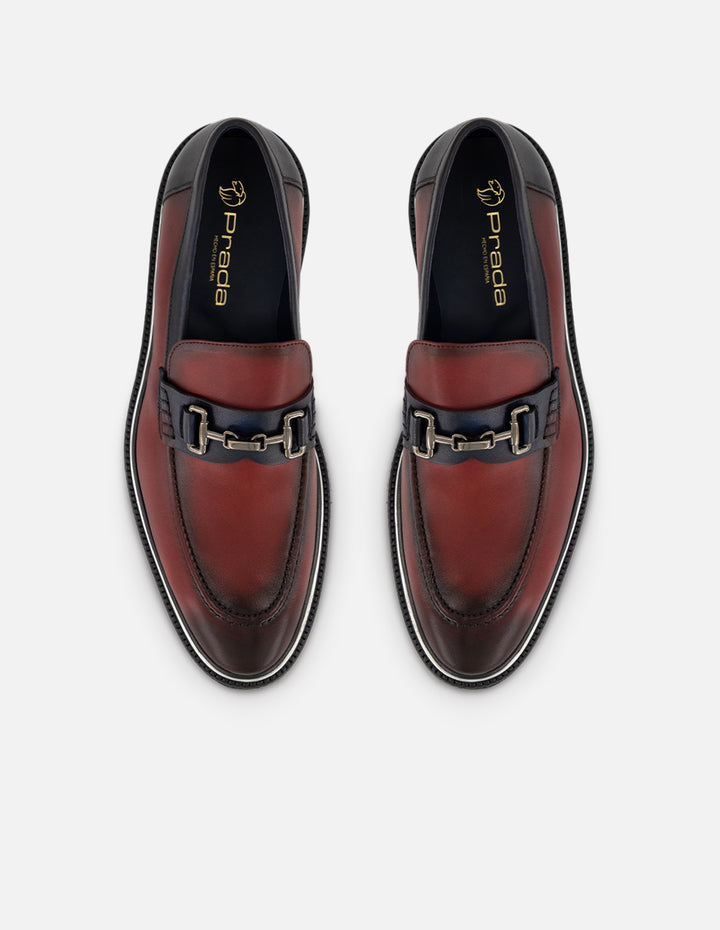 Mocasines vino de piel napa con detalle plateado para hombre