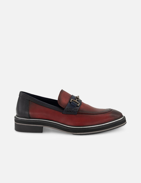 Mocasines vino de piel napa con detalle plateado para hombre