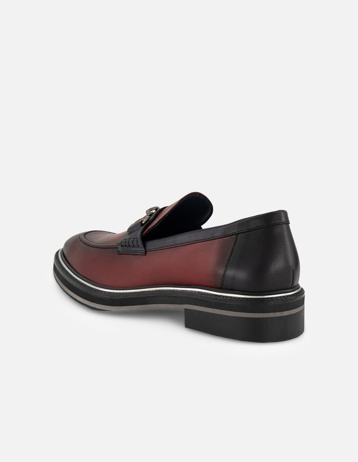 Mocasines vino de piel napa con detalle plateado para hombre