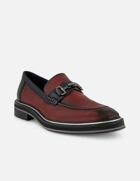 Mocasines vino de piel napa con detalle plateado para hombre