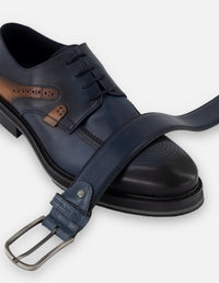 Zapato Blucher azul con grabado coco y sombreado para hombre