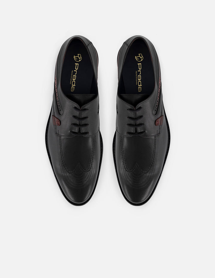 Zapato Blucher negro de piel con detalle grabado en la punta
