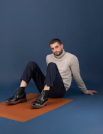 Botín Chelsea negro con grabado coco para hombre