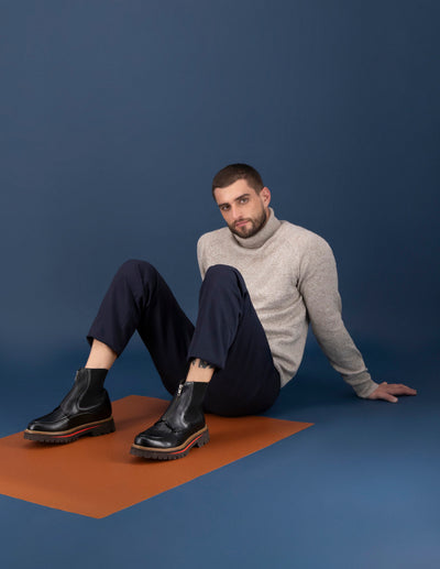 Botín Chelsea negro con grabado coco para hombre