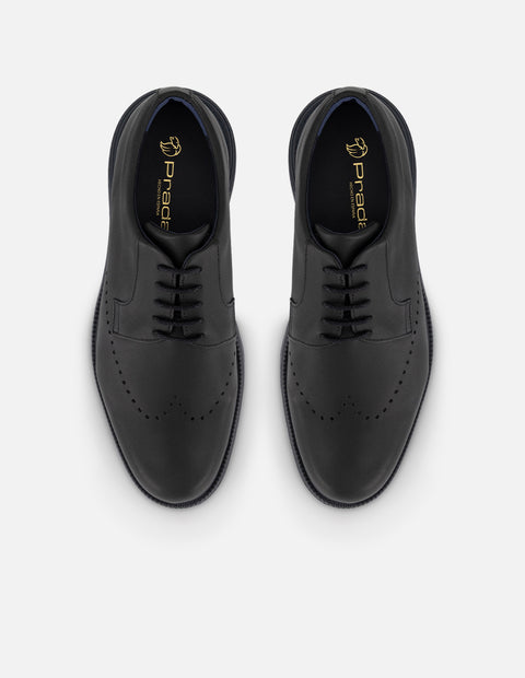 Zapato Blucher negro de piel con picado María en el empeine para hombre