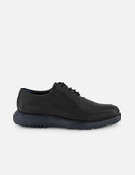 Zapato Blucher negro de piel con picado María en el empeine para hombre
