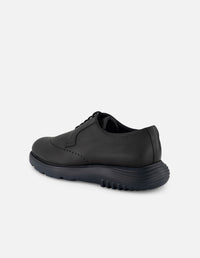 Zapato Blucher negro de piel con picado María en el empeine para hombre