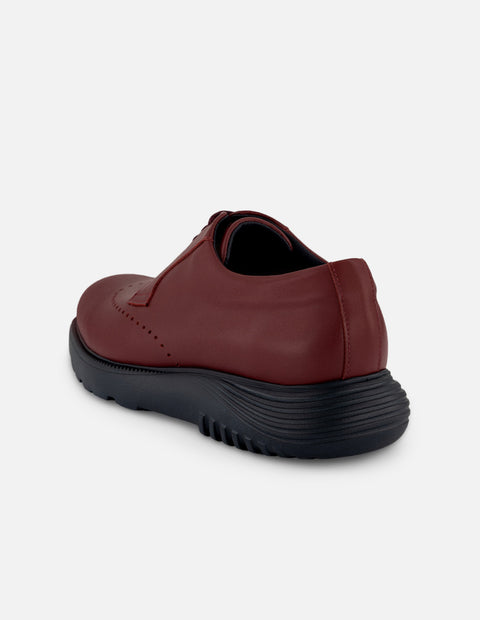 Zapato Blucher vino de piel con picado María para hombre