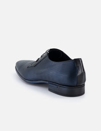 Zapato blucher azul en ante grabada para hombre con acabado aterciopelado