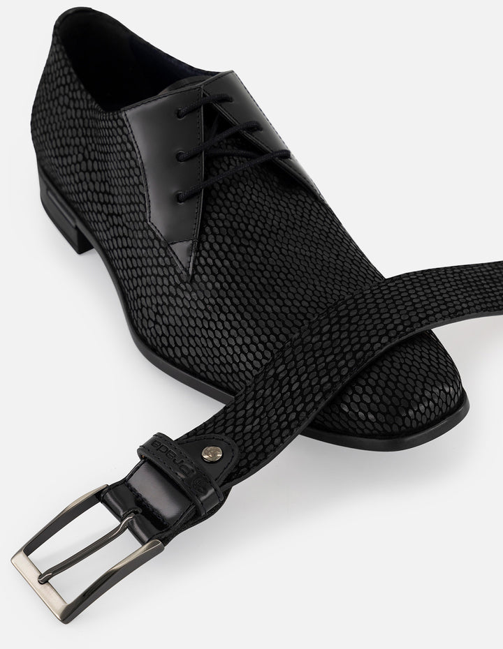 Zapato Blucher negro ante para hombre acabado tipo serpiente