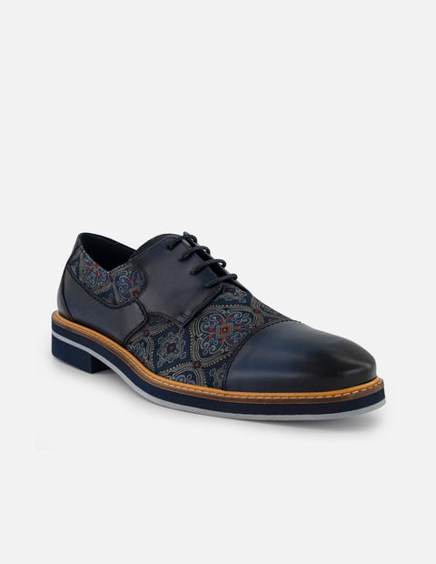 Zapatos Blucher con combinación de piel y textil ornamental en color azul para hombre