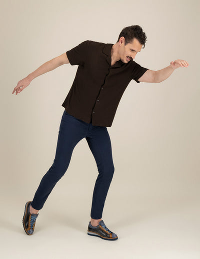 Zapato blucher con grabado geométrico tipo coco en color gris para hombre