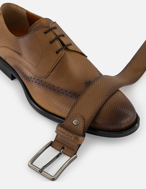 Zapato blucher con picado y sombreado en piel color café para hombre