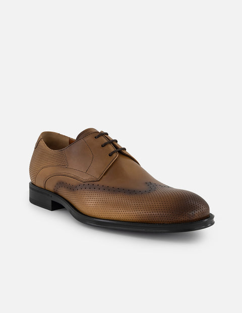 Zapato blucher con picado y sombreado en piel color café para hombre