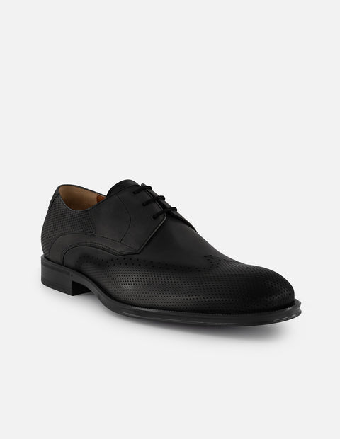 Zapato blucher con grabado picado en piel color negro para hombre