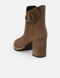 Botines café ante para mujer con hebilla lateral