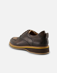 Zapato inglés café en piel ante para hombre con combinación de materiales