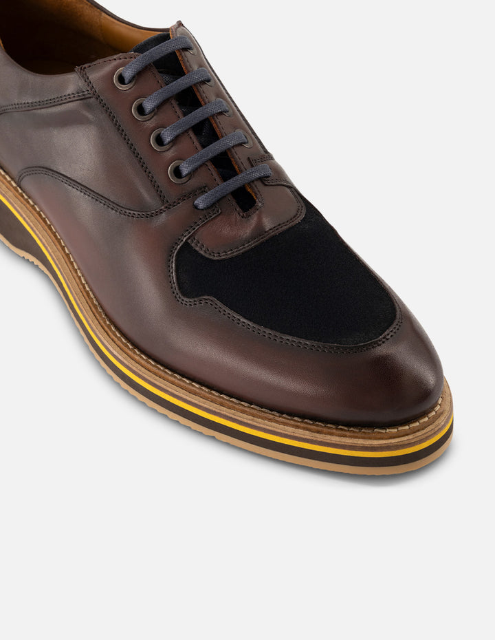 Zapato inglés vino en piel ante para hombre con combinación de materiales