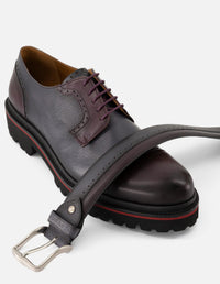 Zapato Blucher vino piel napa para hombre con picado y suela tipo combate