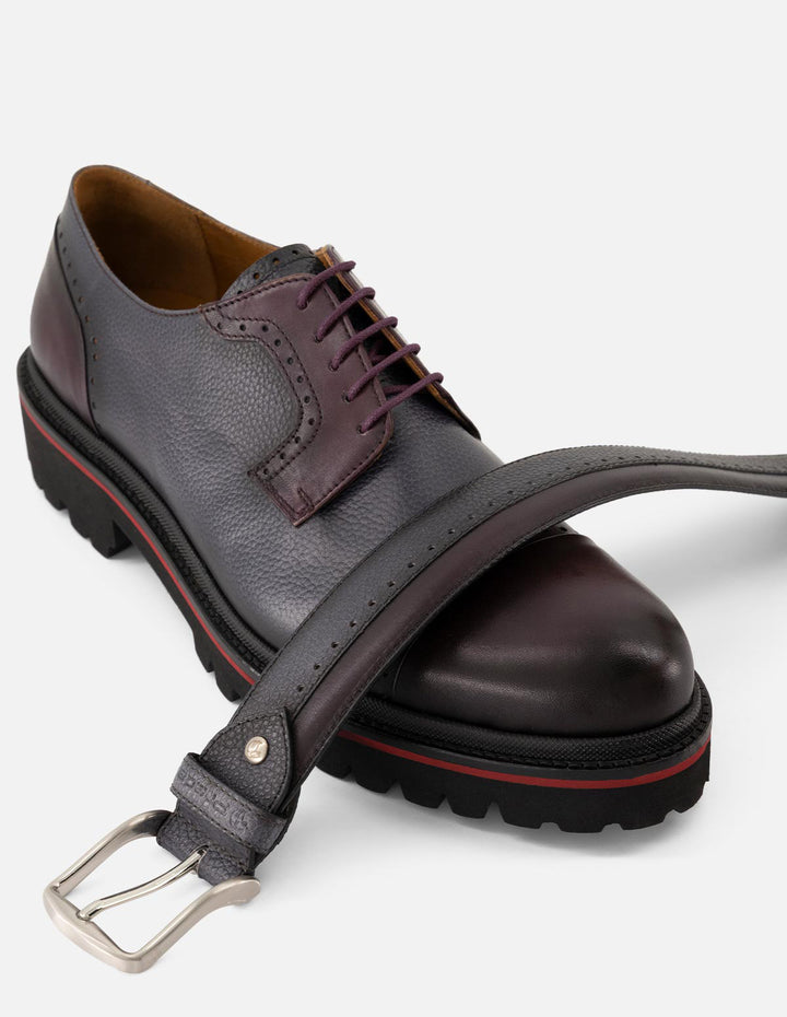 Zapato Blucher vino piel napa para hombre con picado y suela tipo combate