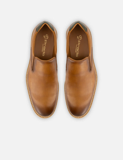 Mocasín en piel napa color cuero con grabado tipo coco para hombre