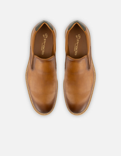 Mocasín en piel napa color cuero con grabado tipo coco para hombre