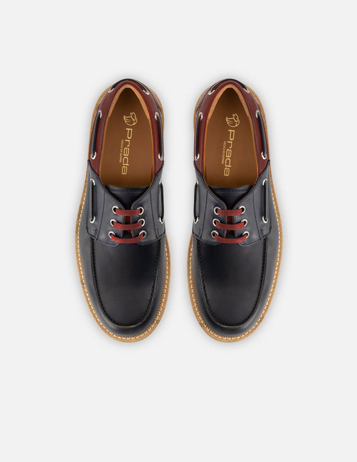 Mocasín en color azul piel napa con cordones 