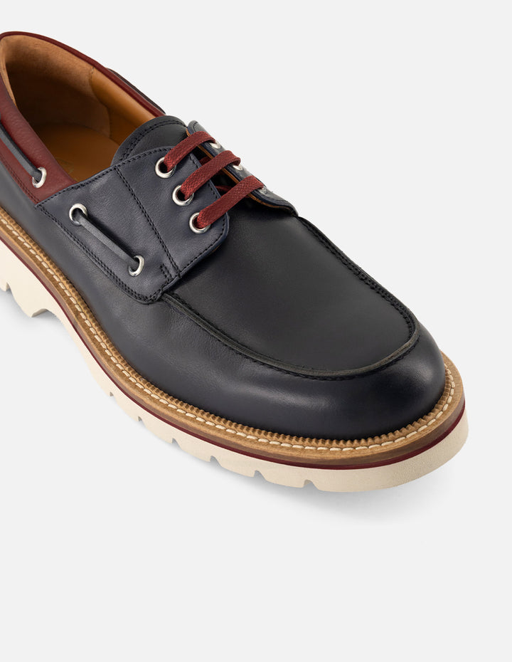 Mocasín en color azul piel napa con cordones 