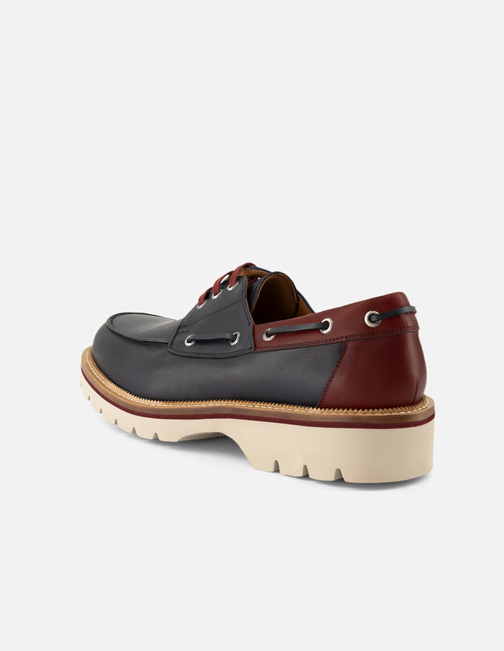 Mocasín en color azul piel napa con cordones 