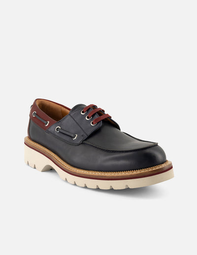 Mocasín en color azul piel napa con cordones 