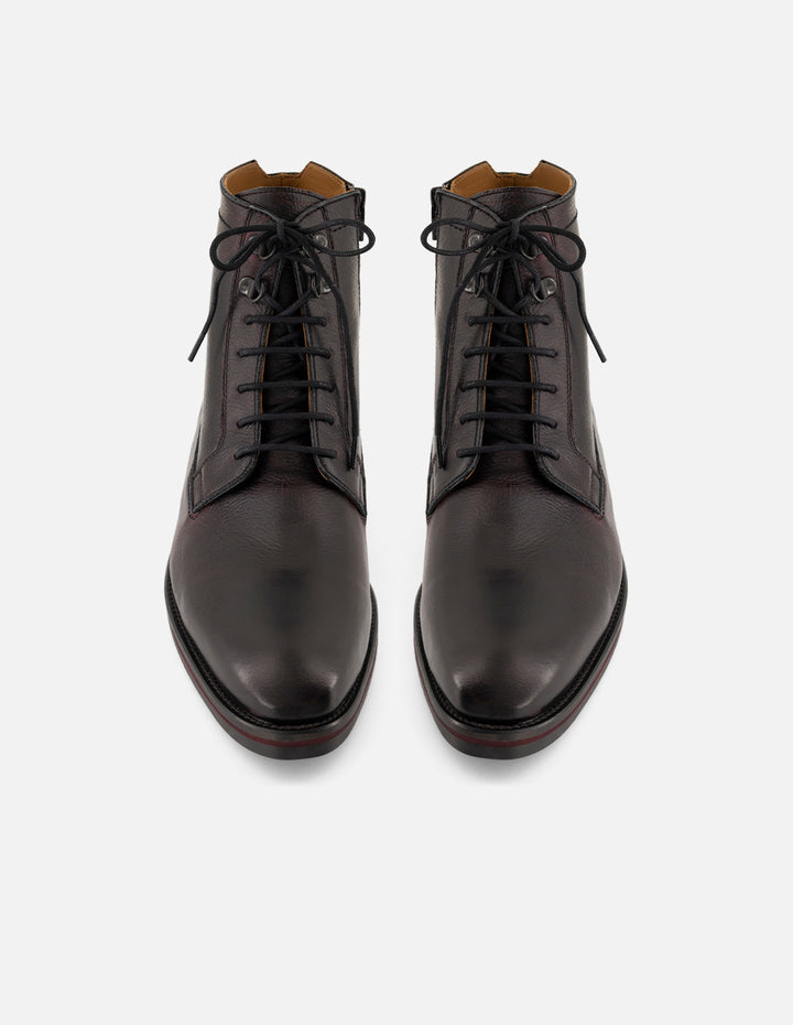 Botines vino de piel para hombre con detalles artesanales