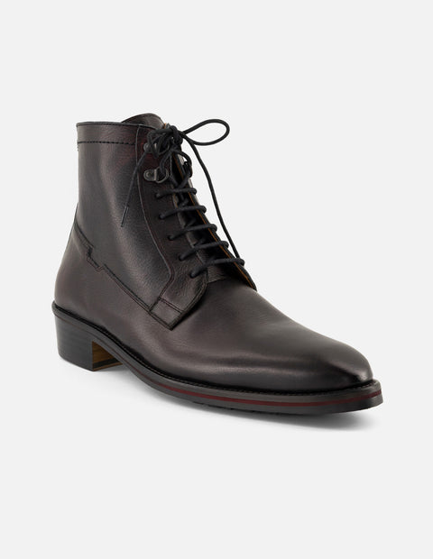Botines vino de piel para hombre con detalles artesanales