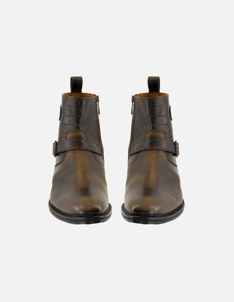 Botines café de piel tipo coco para hombre con hebilla color dorado