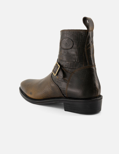 Botines café de piel tipo coco para hombre con hebilla color dorado