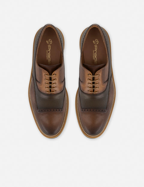 Zapato inglés con grabado decorativo en piel multicolor para hombre