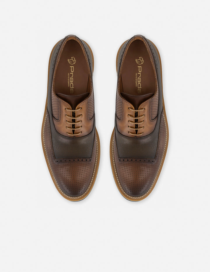 Zapato inglés con grabado decorativo en piel multicolor para hombre