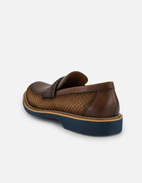 Mocasines con combinación de piel y textil en color café para hombre