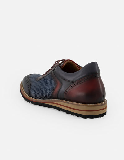 Zapato inglés con grabado tipo malla en piel color azul para hombre