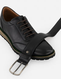 Zapato inglés negro con costura doble en piel para hombre