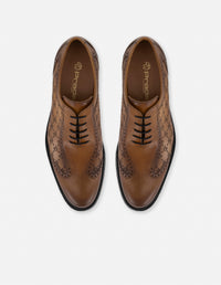 Zapato inglés café con grabado León en piel personalizada para hombre