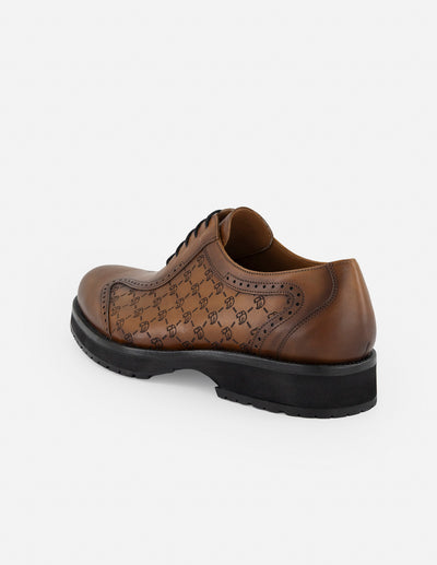 Zapato inglés café con grabado León en piel personalizada para hombre