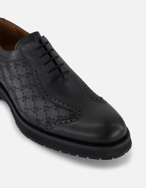 Zapato inglés gris con grabado en piel personalizada para hombre