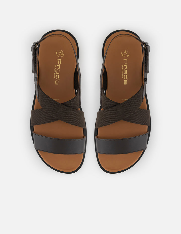 Sandalia café con bandas cruzadas en piel y textil para hombre