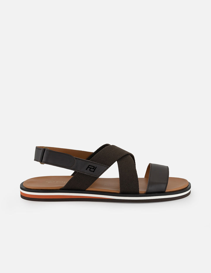 Sandalia café con bandas cruzadas en piel y textil para hombre